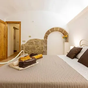 https://casa-delia-pitigliano-58017.it-tuscanyhotel.com